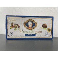 Цукерки Mozartkugeln із молочною начинкою з кусочками марципану 200г Цукерки Mozartkugeln із молочною начинкою з кусочками марципану 200г